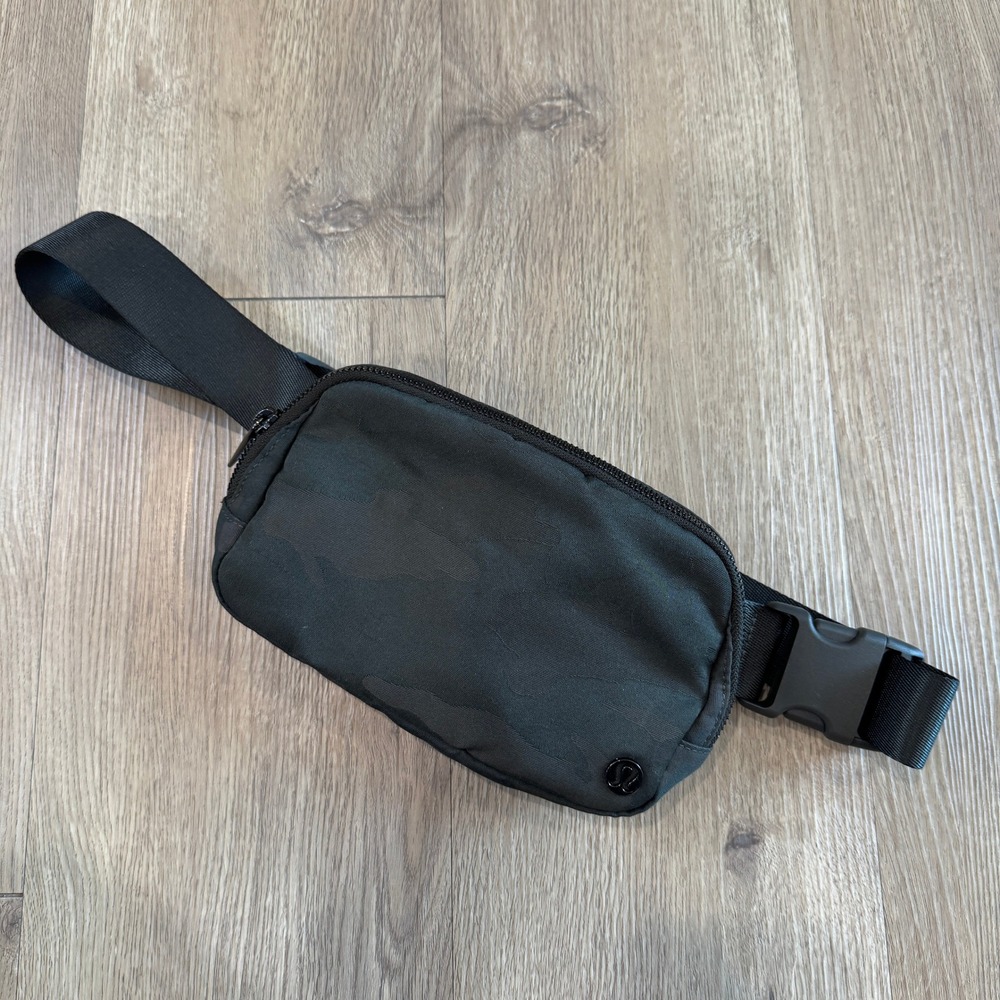 Lululemon Everywhere Belt Bag 1L Heritage 365 Camo Deep Green Multi Camo EUC